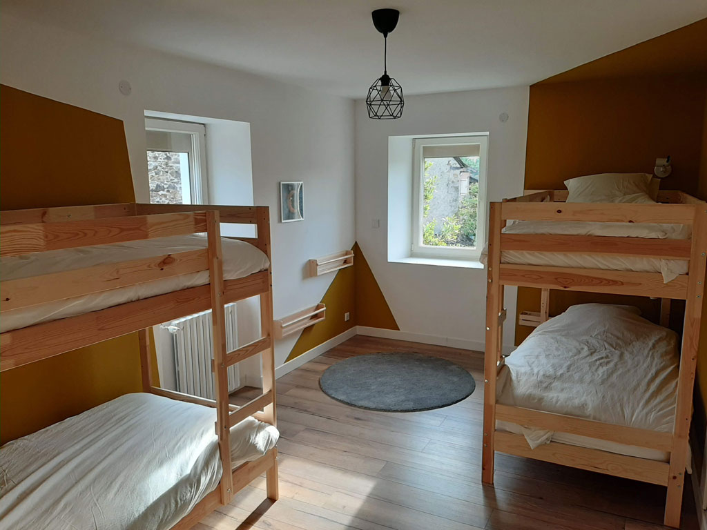 Le séjour avec sa grande table