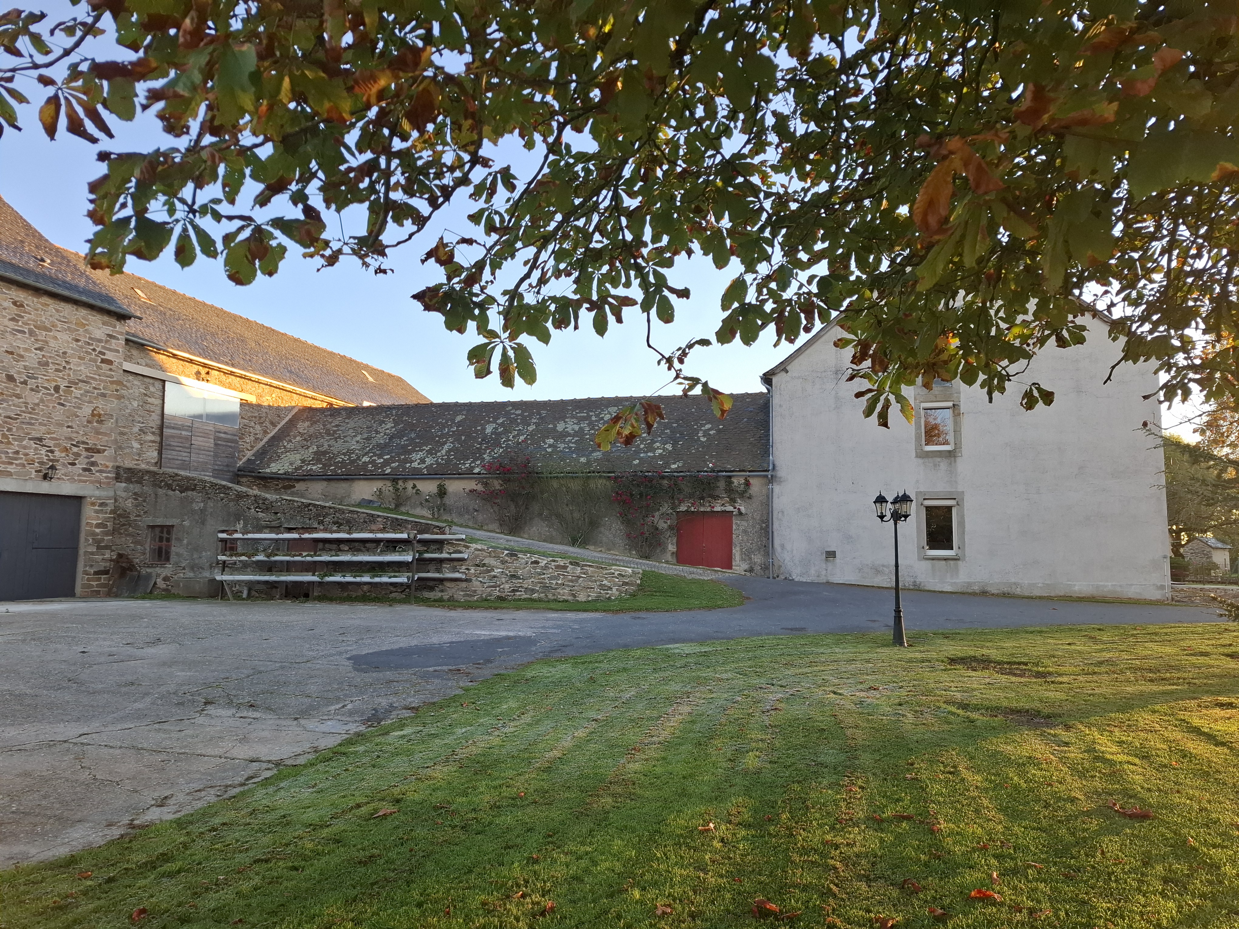 Le séjour avec sa grande table