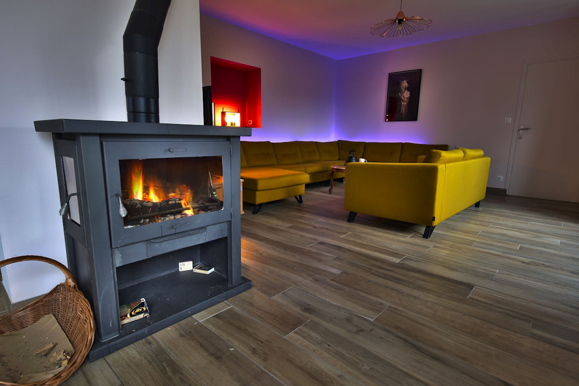 Le salon illuminé en couleurs