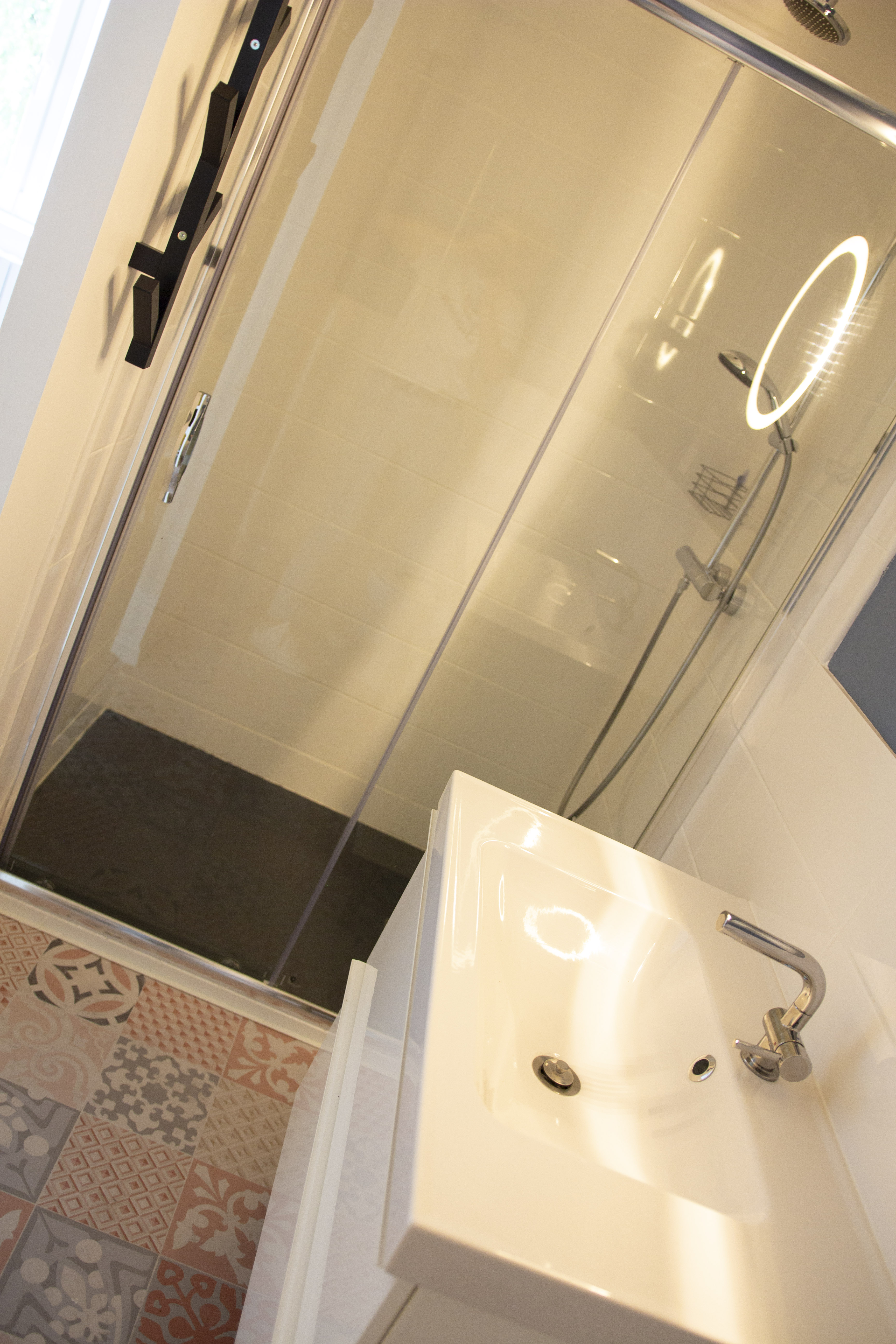 Le séjour avec la cuisine ouverte