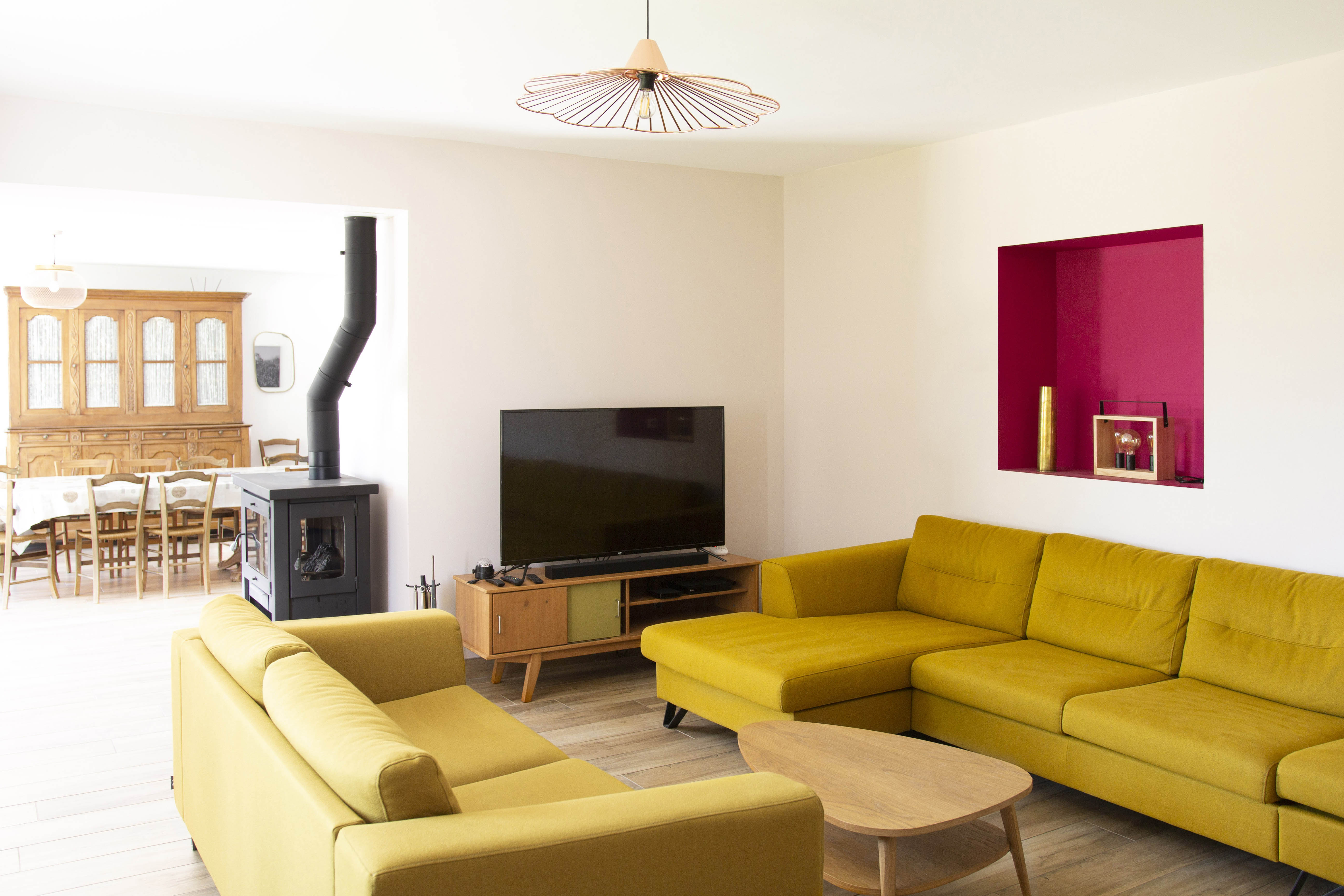 Le salon et ses grands canapés