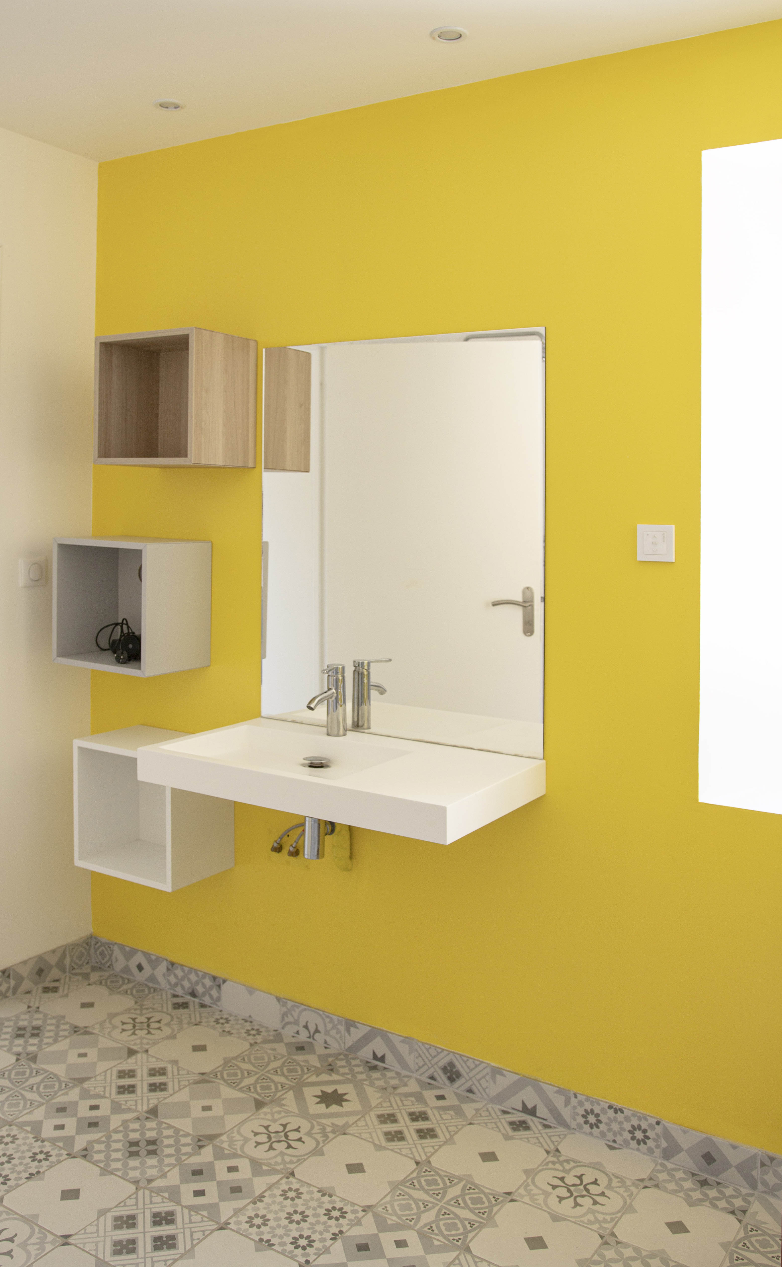 Le séjour avec la cuisine ouverte